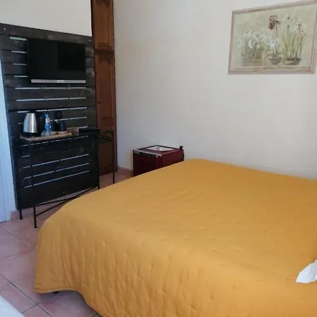 Alojamento de Acomodação e Pequeno-almoço Tre Castelli 3*